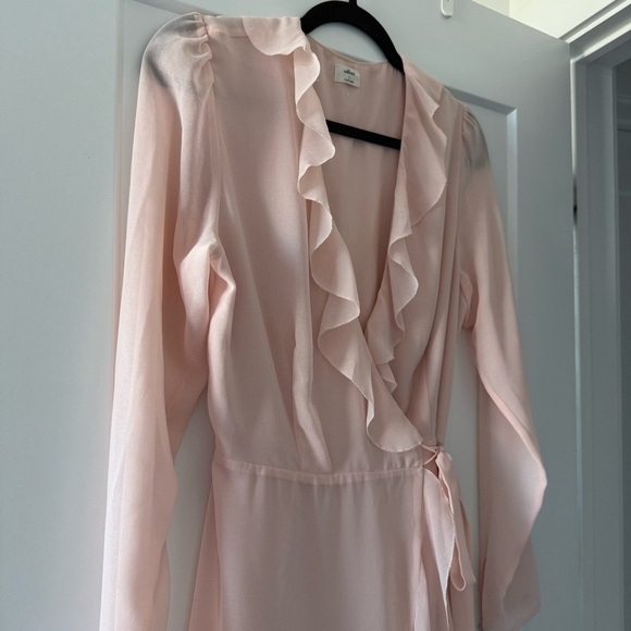 Aritzia Wilfred pale powder pink Louise ruffle wrap dress - size Medium (M) - Picture 4 of 7